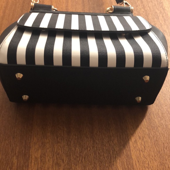Black and White Striped Crossbody Purse - Picture 8 of 8